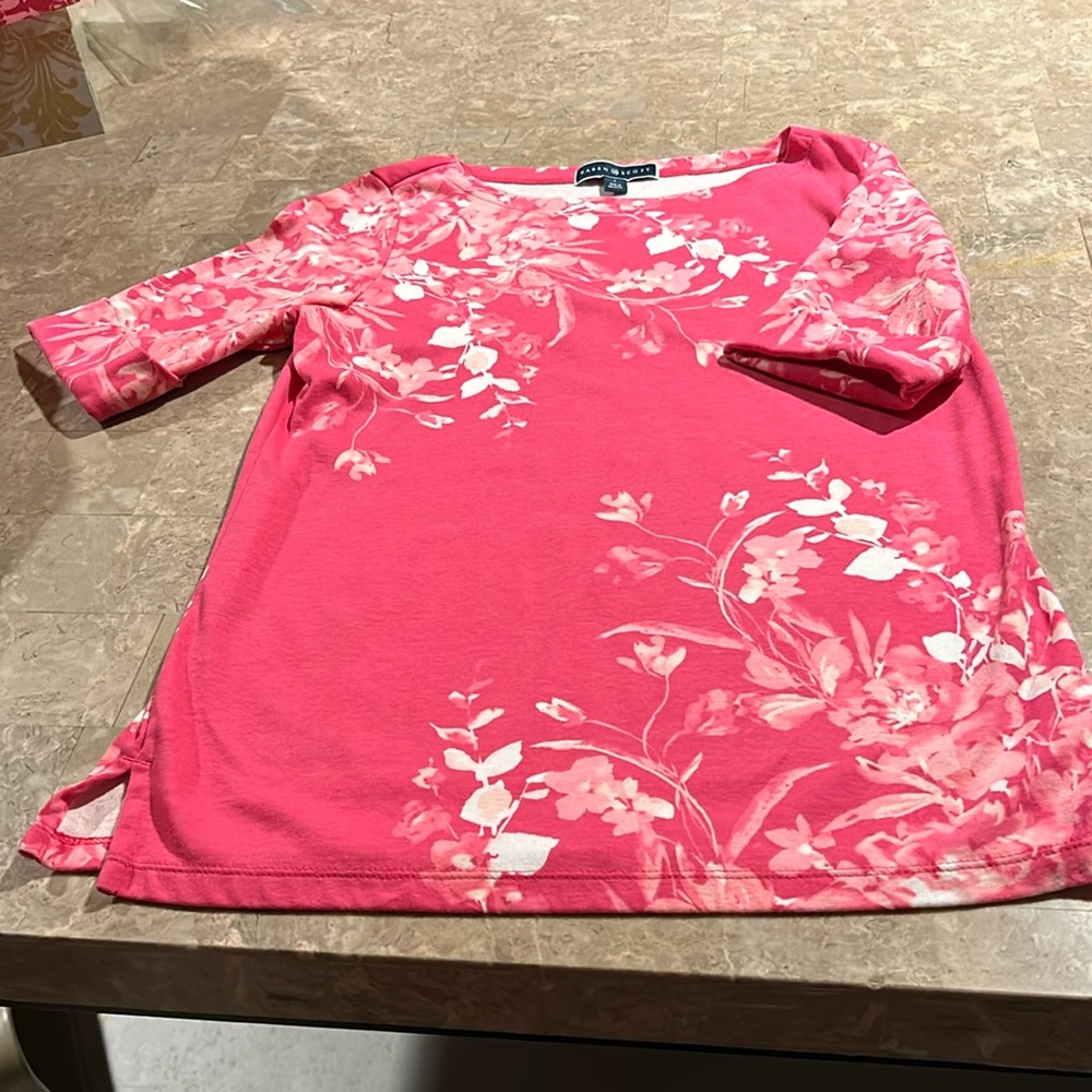 Size small Karen Scott top